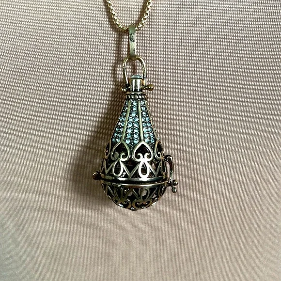 Cage pendant locket necklace - Picture 2 of 3